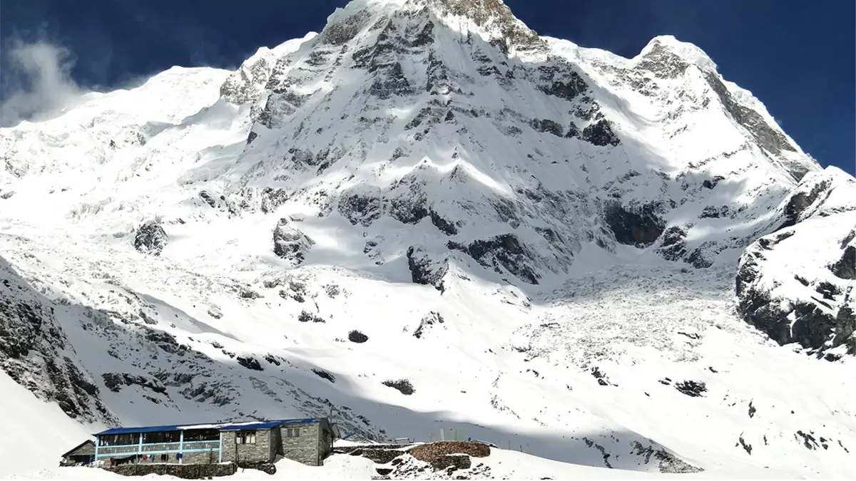 Annapurna base camp trekking tea house and Annapurna I Himalaya view