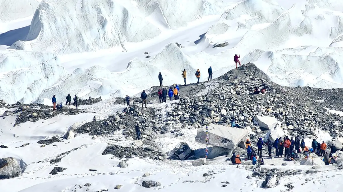 Everest base camp trekking in May