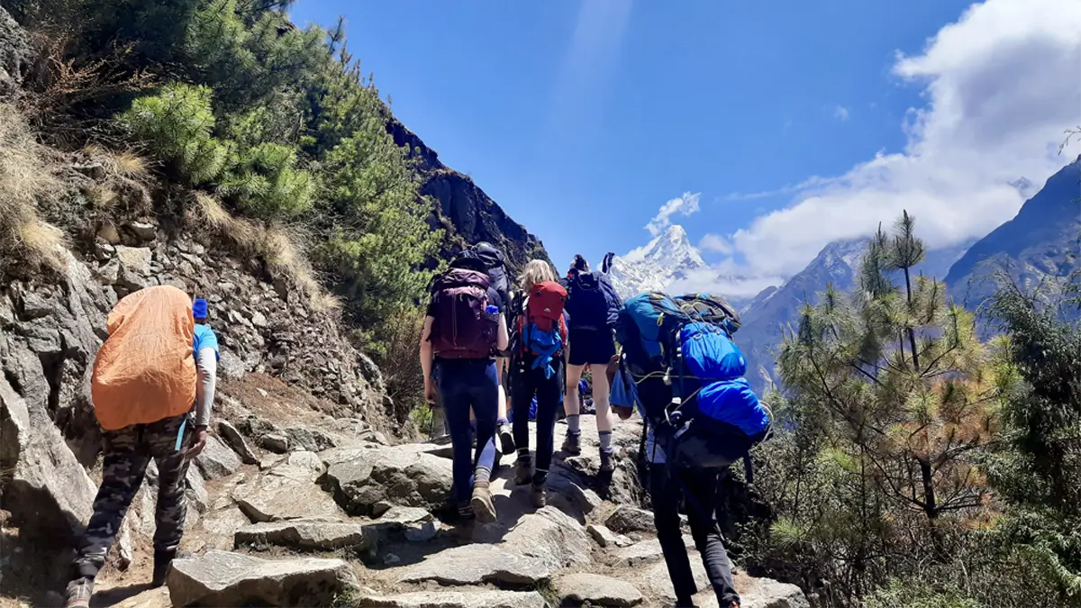 everest base camp trekking route walking from namche bazaar to tengboche