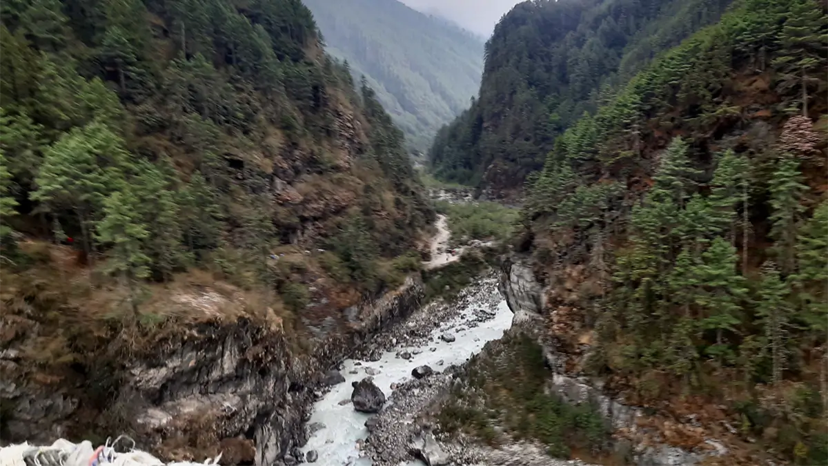 trekking trail to everest view near by hillary bridge