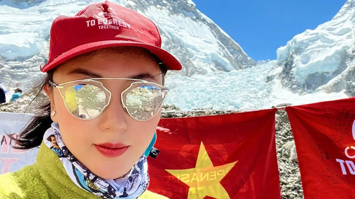 first Vietnamese woman reach the mount Everest summit
