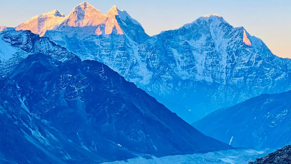 khumbu glacier and mountain peak in the everest base camp trekking nepal