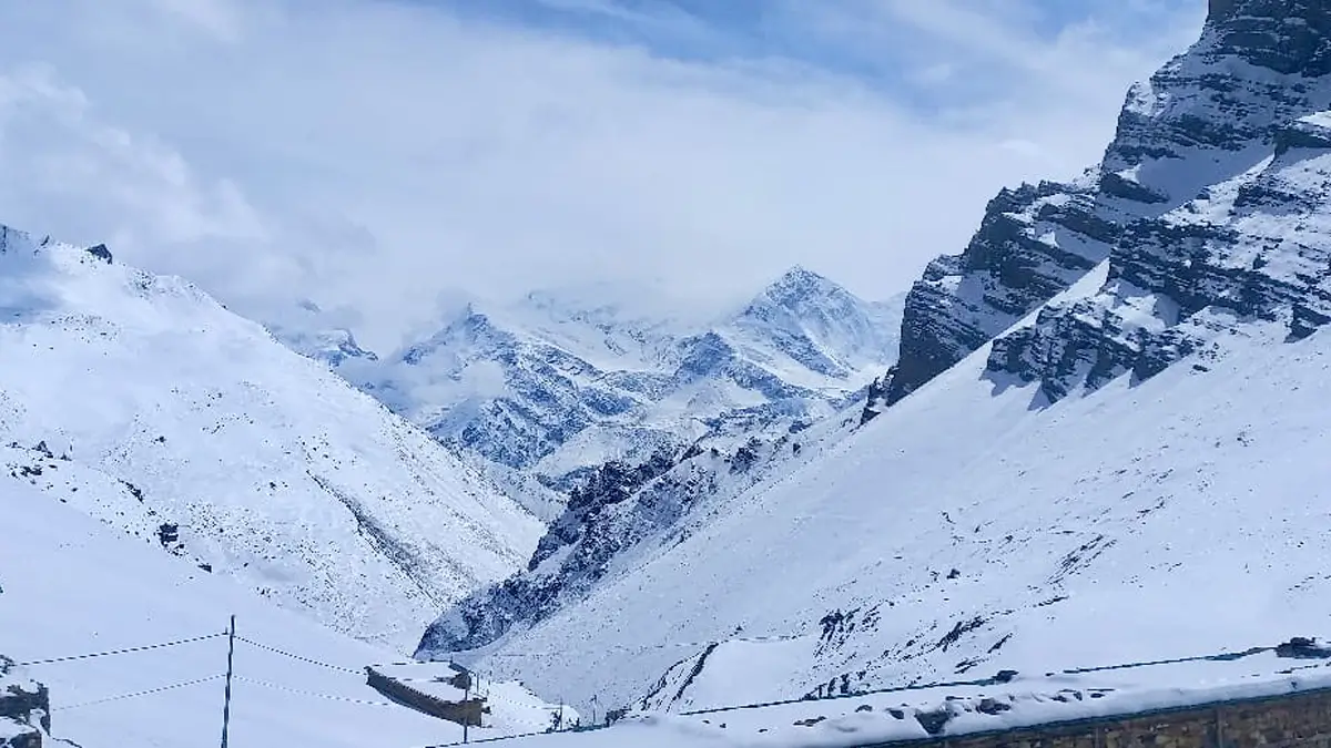 snowing at the thorong high camp annapurna circuit trek