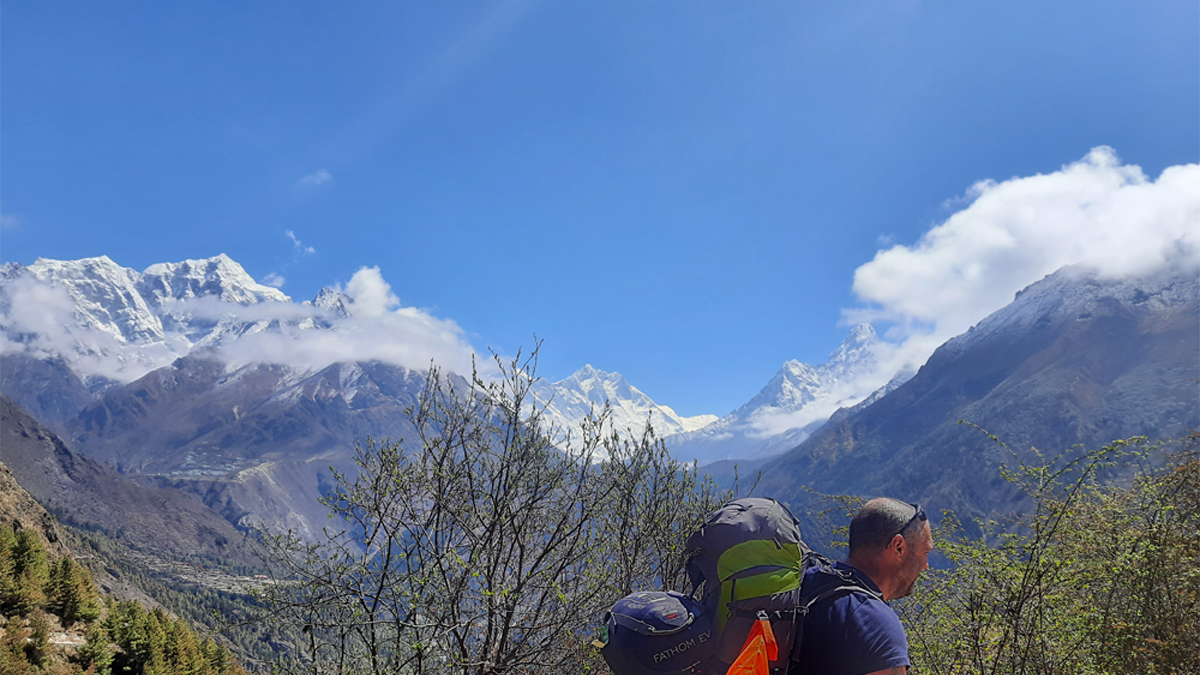 mountain view on the way back between Kyangjuma and Namche Bazaar